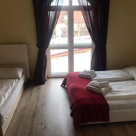 Y Panzio Bed & Breakfast Balatonlelle Bagian luar foto