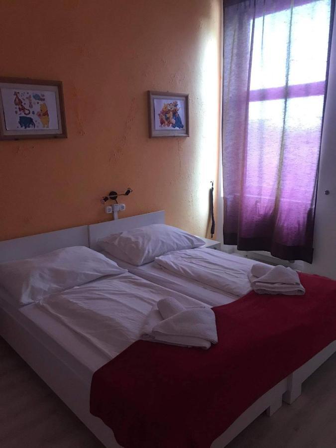 Y Panzio Bed & Breakfast Balatonlelle Bagian luar foto