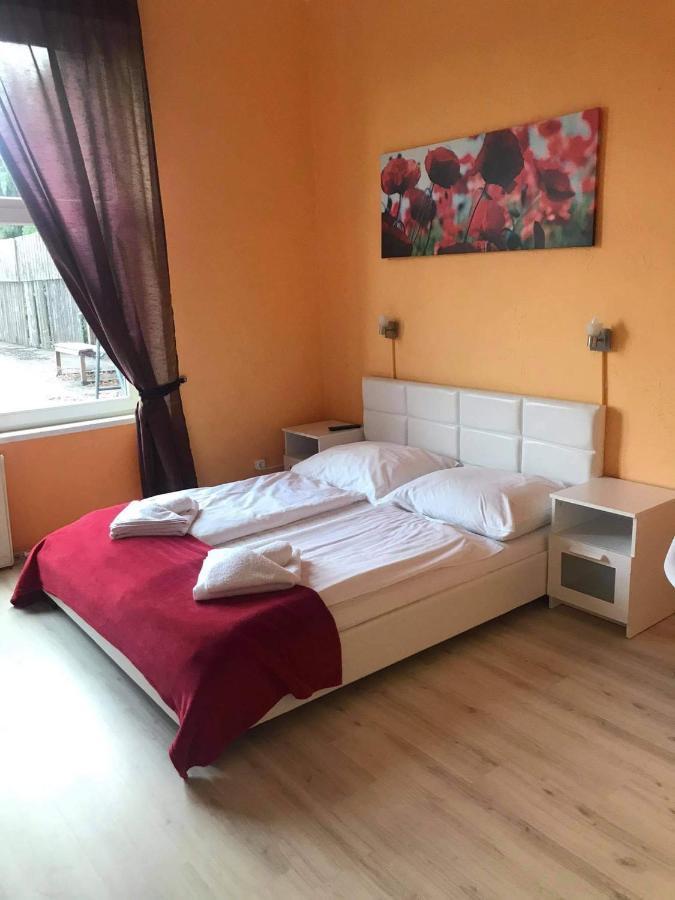 Y Panzio Bed & Breakfast Balatonlelle Bagian luar foto