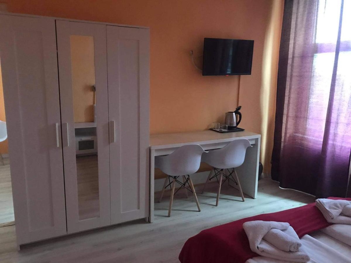 Y Panzio Bed & Breakfast Balatonlelle Bagian luar foto