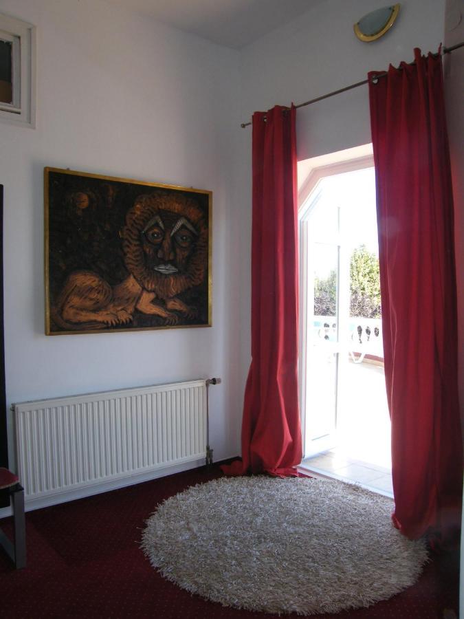 Y Panzio Bed & Breakfast Balatonlelle Bagian luar foto
